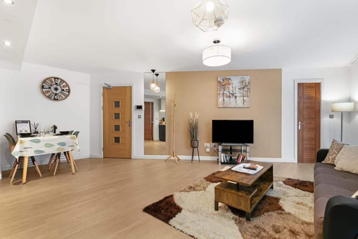 Modern 1 Bedroom Apartment In Woking Town Centre Extérieur photo