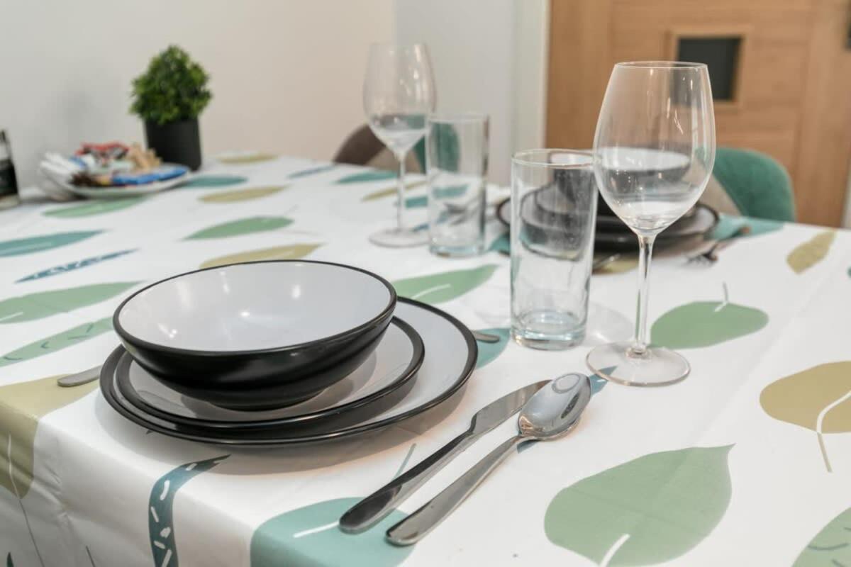 Modern 1 Bedroom Apartment In Woking Town Centre Extérieur photo