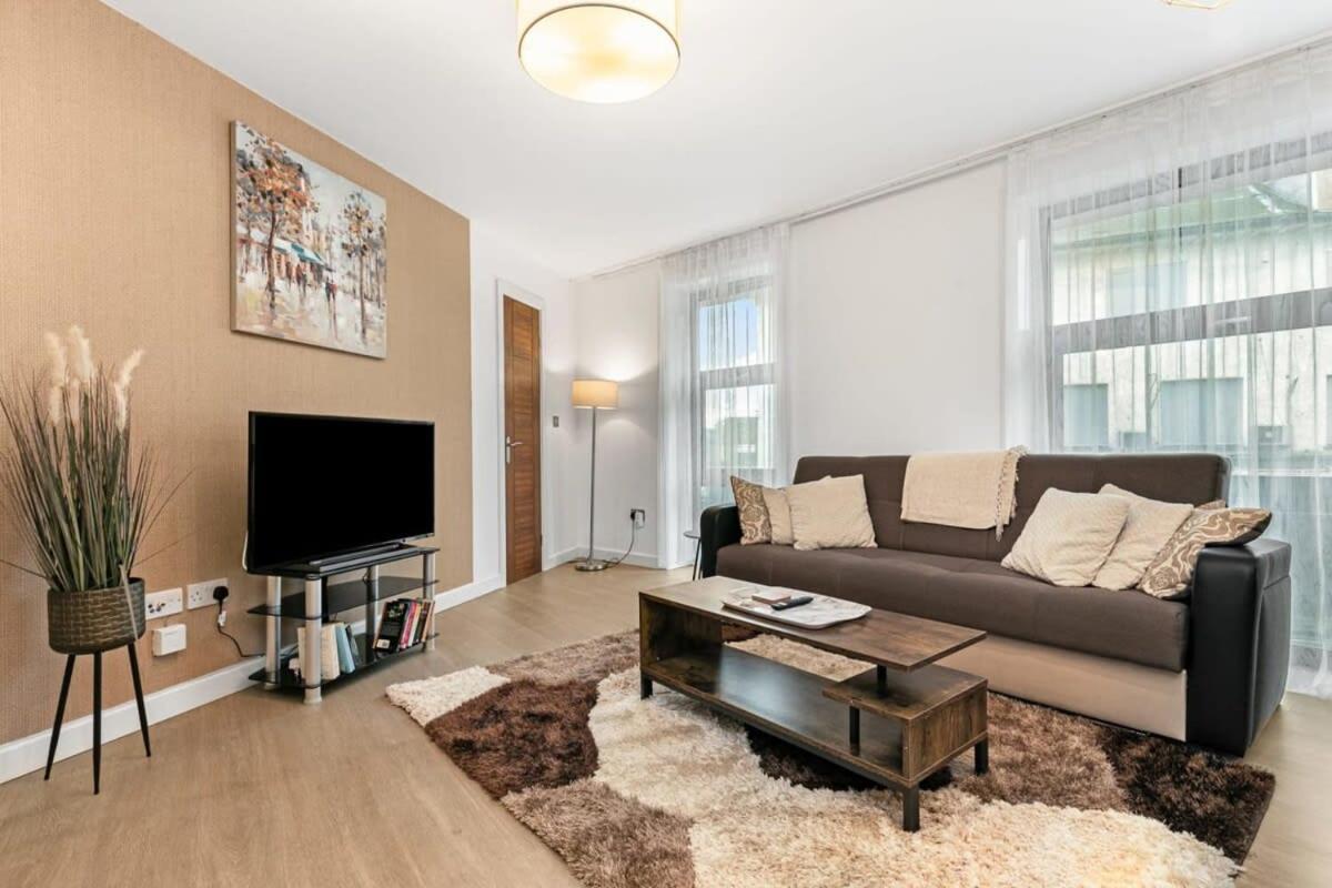 Modern 1 Bedroom Apartment In Woking Town Centre Extérieur photo